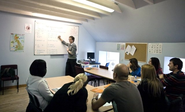 Эдинбургская школа английского языка (Edinburgh School of English), Эдинбург, Взрослые