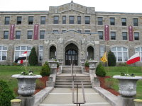 Школа МакДаффи (MacDuffie School), Массачусетс