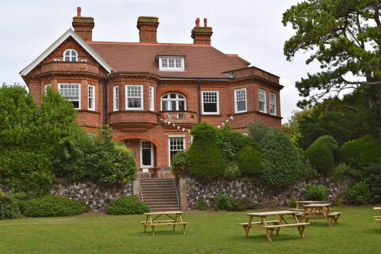 Университет Брайтона (University of Brighton), Истбурн
