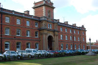 Школа Кинг Эдвардс (King Edward's School), пригород Лондона