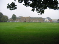 Школа Сибфорд (Sibford School), Банбари